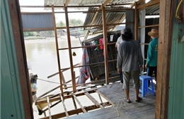 An Giang: Di dời khẩn cấp 2 hộ dân trong vùng sạt lở ở khu vực sông Ông Chưởng