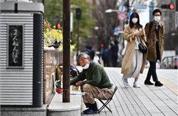 Giới chức thủ đô Nhật Bản khẳng định chưa thể lạc quan dù số ca mắc COVID-19 giảm đáng kể 