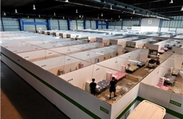 Số ca mắc COVID-19 tăng mạnh, Singapore dựng bệnh viện dã chiến tại trung tâm triển lãm