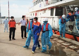 Bộ đội Biên phòng Sóc Trăng tiếp nhận thêm 2 thuyền viên Indonesia bị nạn trên biển