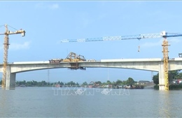 Hợp long cầu Mây nối huyện Kim Thành và thị xã Kinh Môn