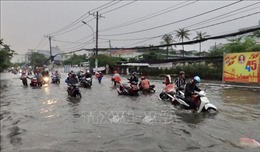 Thành phố Hồ Chí Minh thiệt hại nặng nề sau trận mưa lớn kèm dông lốc 
