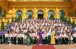 Phó Chủ tịch nước gặp mặt Đoàn đại biểu Cháu ngoan Bác Hồ tỉnh Nghệ An
