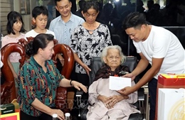 Chủ tịch Quốc hội thăm gia đình chính sách tại Quảng Nam, Đà Nẵng