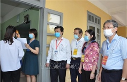 Thứ trưởng Bộ GD&ĐT kiểm tra công tác tổ chức thi tại Hưng Yên