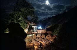 Sạt lở tại Phước Sơn, Quảng Nam: Xuyên đêm để thông tuyến đường vào khu vực sạt lở