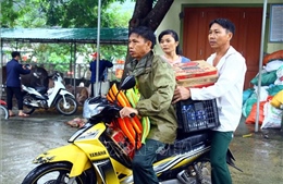 Nghệ An: Trao hàng cứu trợ, ổn định cuộc sống của người dân huyện Thanh Chương sau mưa lũ