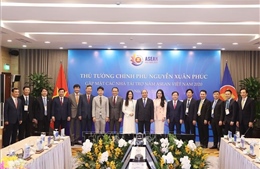 Thủ tướng Nguyễn Xuân Phúc gặp các nhà tài trợ Hội nghị Cấp cao ASEAN 37