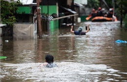 Lũ lụt nghiêm trọng khiến 5 người thiệt mạng ở thủ đô Jakarta, Indonesia