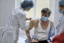 Thứ trưởng Bộ KH&CN chia sẻ lý do tiêm vaccine ngừa COVID-19 của Việt Nam