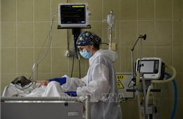 Số ca mắc COVID-19 phải nhập viện tại Ukraine tăng mạnh