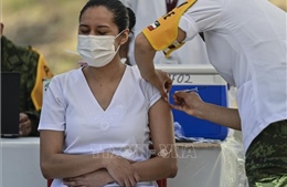 Mexico bắt đầu tiêm vaccine ngừa COVID-19 cho người trên 50 tuổi từ cuối tháng 4
