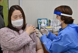 Hàn Quốc hỗ trợ những người bị phản ứng phụ nặng sau tiêm vaccine 