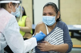 Anh và Mỹ cho rằng cần triển khai tiêm vaccine ngừa COVID-19 toàn cầu