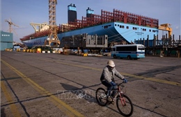 Trung Quốc soán ngôi số một của Hàn Quốc trong ngành đóng tàu