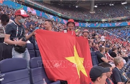 Ấn tượng cờ đỏ sao vàng trên sân vận động Gazprom Arena