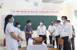 Bộ trưởng Bộ Giáo dục và Đào tạo Nguyễn Kim Sơn kiểm tra thi tại Hoà Bình