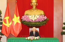 Tổng Bí thư Nguyễn Phú Trọng điện đàm với Tổng thống Hàn Quốc Moon Jae-in