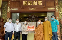 TP Hồ Chí Minh tiếp nhận thiết bị y tế do Giáo hội Phật giáo Việt Nam trao tặng