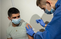 Pháp cân nhắc tiêm vaccine liều tăng cường