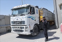 Israel cho phép xe tải chở hàng vào Dải Gaza