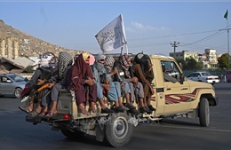 Taliban tăng cường an ninh bên ngoài sân bay quốc tế ở thủ đô Kabul 