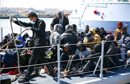 Khoảng 130 người di cư được cứu trong vụ lật thuyền ngoài khơi Libya   