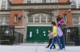 Mỹ tăng cường xét nghiệm COVID-19 đảm bảo trường học mở cửa lại an toàn