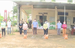 Hỗ trợ gạo cho 200 hộ đồng bào dân tộc thiểu số nghèo Bình Phước