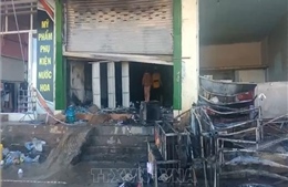 Bình Phước: Sau tiếng nổ lớn, lửa thiêu rụi một nhà sách trong chợ Đức Liễu