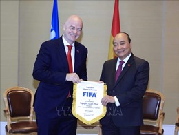 Chủ tịch nước Nguyễn Xuân Phúc tiếp Chủ tịch Liên đoàn Bóng đá Thế giới 
