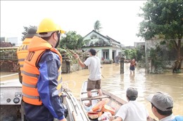 Bình Định: Hỗ trợ nhu yếu phẩm cho người dân bị cô lập trong lũ