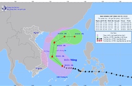 Bão số 9 mạnh thêm một cấp