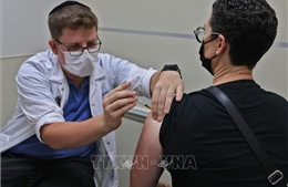 Israel phê duyệt tiêm mũi vaccine thứ 4