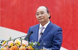 Chủ tịch nước Nguyễn Xuân Phúc dự Lễ phát động thi đua năm 2022 của Tập đoàn Dệt may Việt Nam