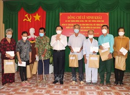 Bí thư Trung ương Đảng, Phó Thủ tướng Chính phủ Lê Minh Khái thăm và tặng quà Tết cho nhân dân Bạc Liêu