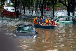 Hàng chục nghìn người phải đi sơ tán do lũ lụt tại Malaysia