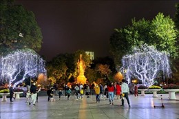 Không khí đêm giao thừa 2022 tại Hà Nội