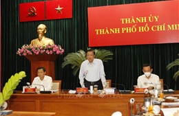 Đồng chí Phan Đình Trạc làm việc với Thường trực Thành ủy Thành phố Hồ Chí Minh