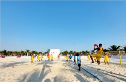 Các đội tuyển bóng ném bãi biển biển nam tích cực luyện tập cận ngày thi đấu