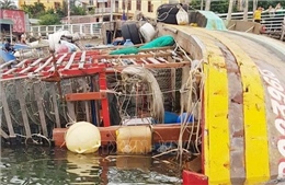 Quảng Bình: Hỗ trợ khắc phục hậu quả vụ tàu cá bị lật chìm khi đang neo đậu