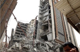Iran để tang các nạn nhân trong vụ sập tòa nhà 10 tầng 