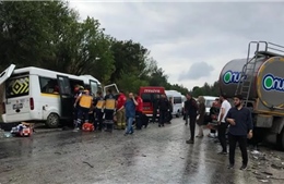 Thổ Nhĩ Kỳ: Xe buýt đi dự đám cưới và xe bồn đâm nhau làm 18 người thương vong