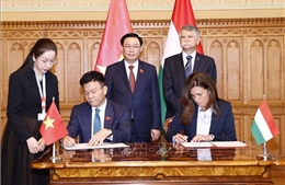 Bộ trưởng Tư pháp Việt Nam và Bộ trưởng Tư pháp Hungary ký chương trình hợp tác