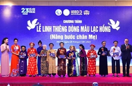 Xúc động Lễ Linh thiêng dòng máu Lạc Hồng &#39;Nâng bước chân Mẹ&#39;