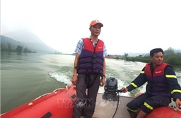 Vụ lật thuyền trên sông Lô: Đã tìm thấy 2 thi thể nạn nhân