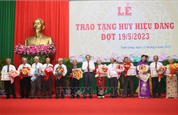 Tỉnh ủy Vĩnh Long trao Huy hiệu Đảng cho 293 đảng viên cao niên