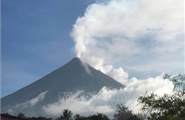 Núi lửa Mayon phun trào tại Philippines, làm gia tăng hoạt động địa chấn 