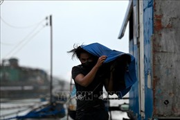 Bão Doksuri đổ bộ Philippines gây mưa lớn, mất điện