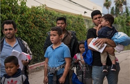 Việc thực thi quy định mới về thủ tục xin tị nạn ở Mỹ gặp cản trở 